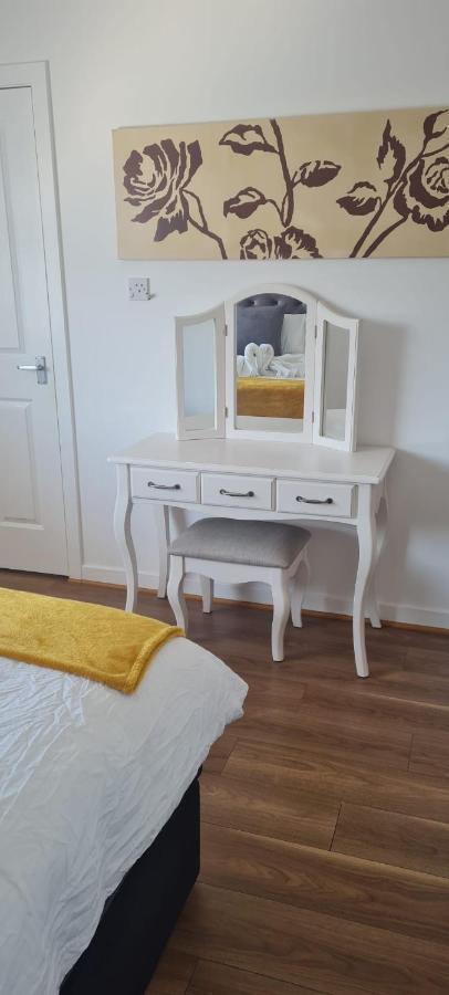 Silverburn New House With Free Parking And Nice Garden Glasgow Eksteriør bilde