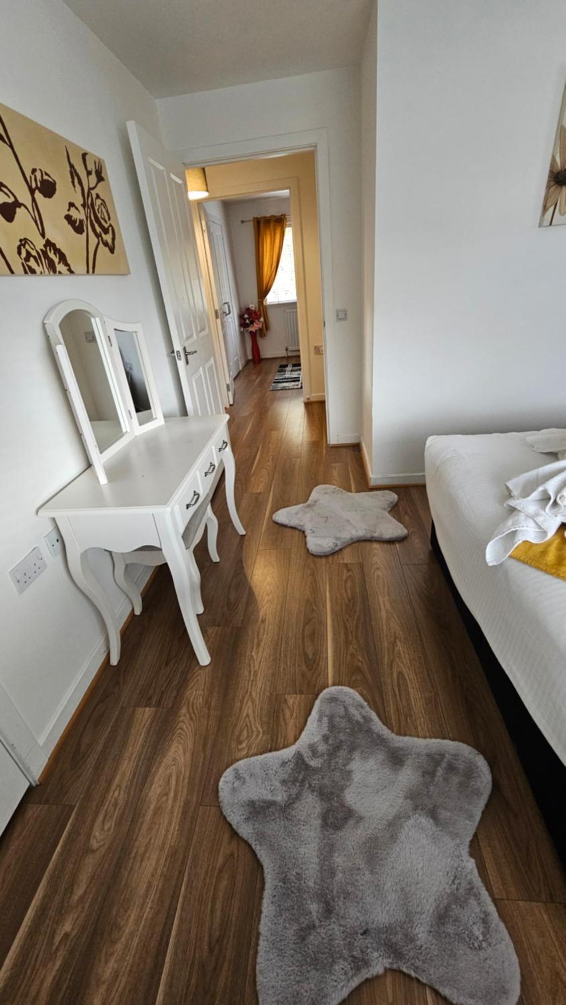 Silverburn New House With Free Parking And Nice Garden Glasgow Eksteriør bilde
